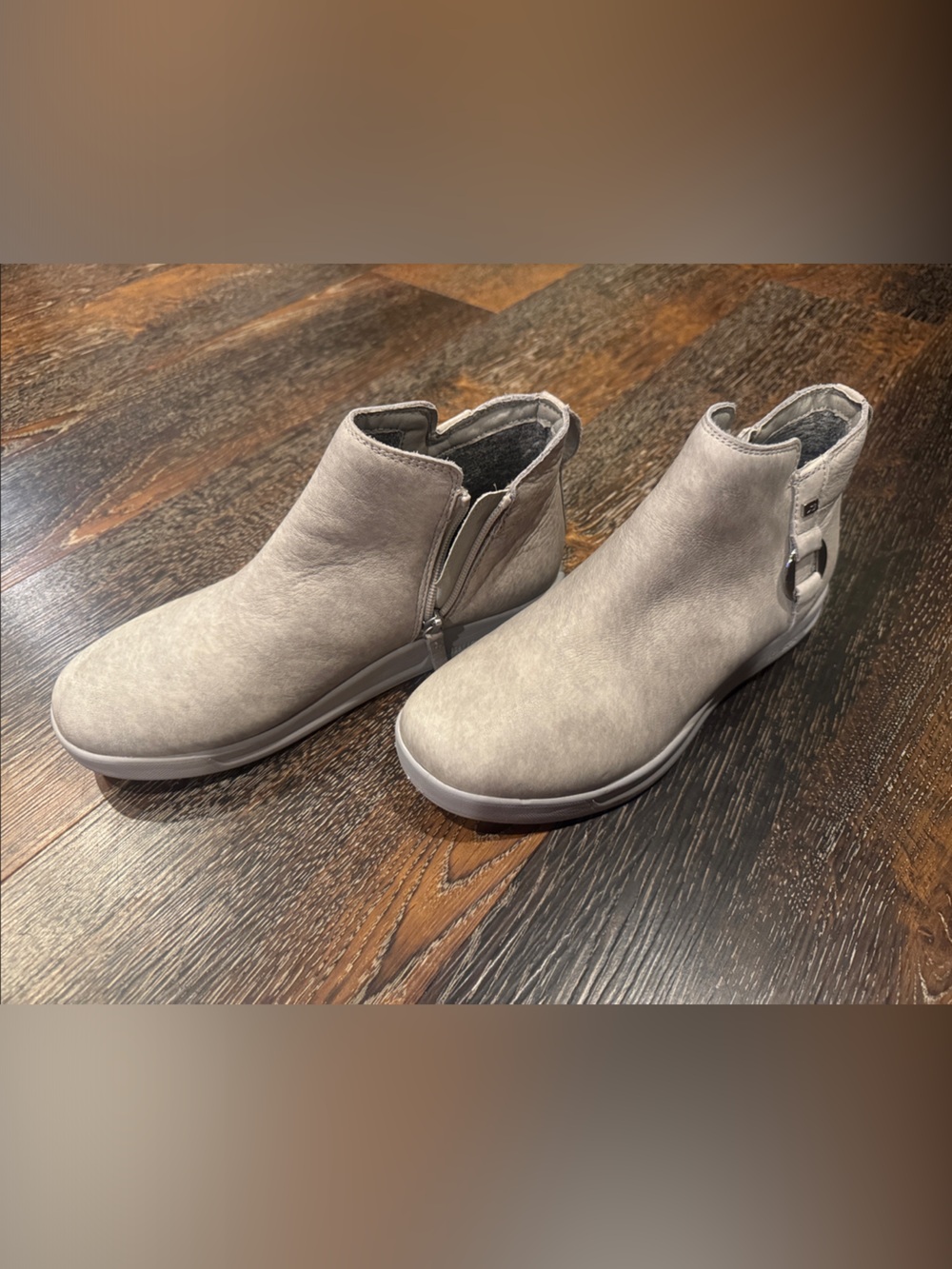 KURU Women's Zip-Detail Ankle Boot - Taupe Gray